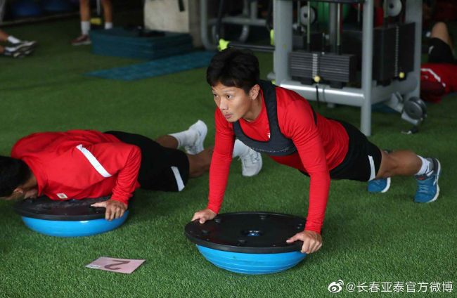 女同学臭脚调教脚奴